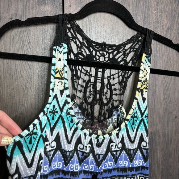 *🌼3/$30🌼Almost Famous Sleeveless Aztec Tribal Print Sleeveless Tank Size M - Picture 12 of 14